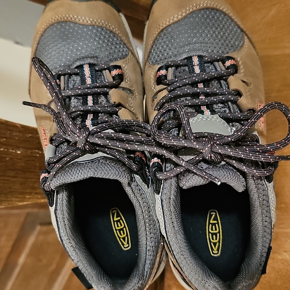 Keen Waterproof Lace Up Hiking Shoes - Picture 6 of 8